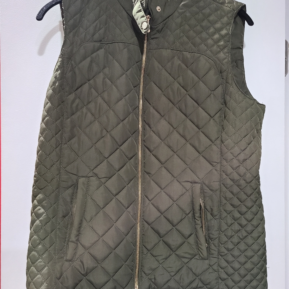 Women's puffy vest